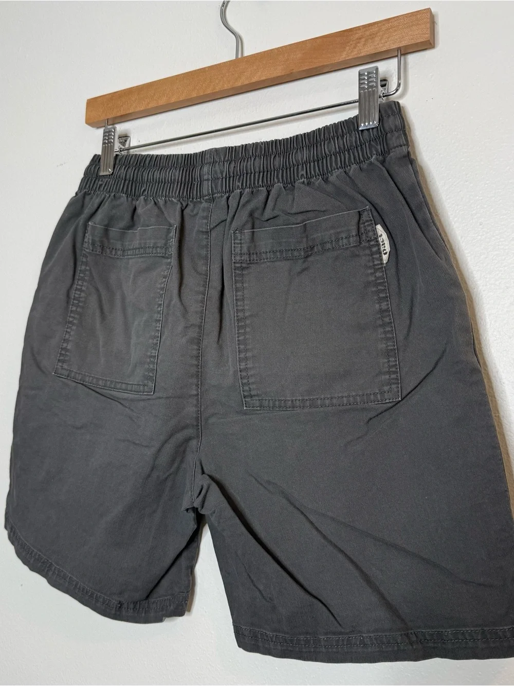 Pact Organic Cotton Canvas Shorts in dark grey size small 7 inch inseam